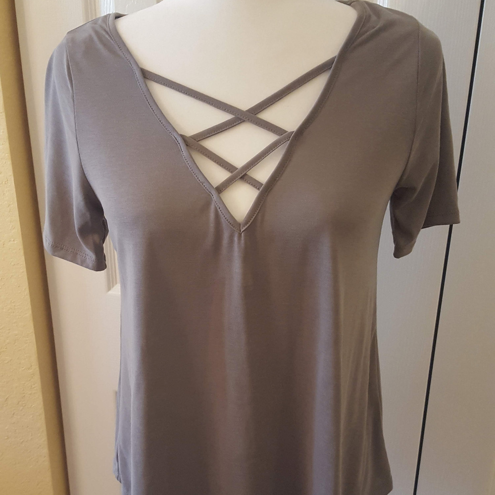 *NWOT Sienna Sky Criss-Cross Short Sleeve Top 0022